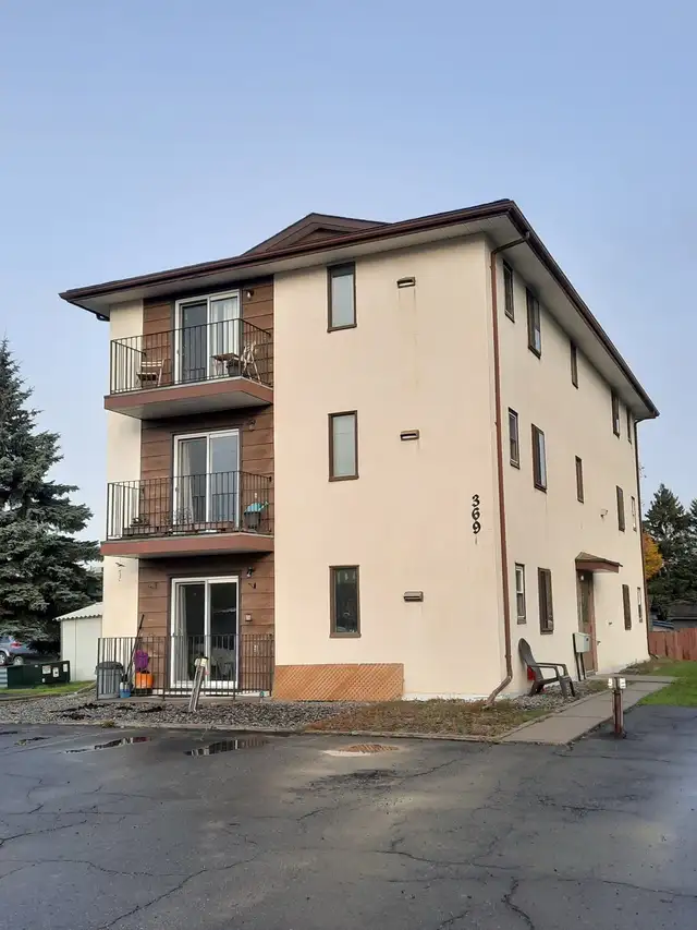 1 BDRM - Open / Balcony