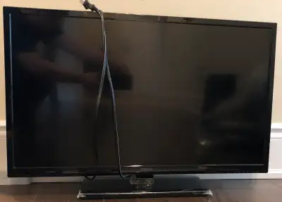 Model NS32D20SNA14 Resolution: 720p Remote control USB and HDMI ports Negotiable Not used. Sitting t...
