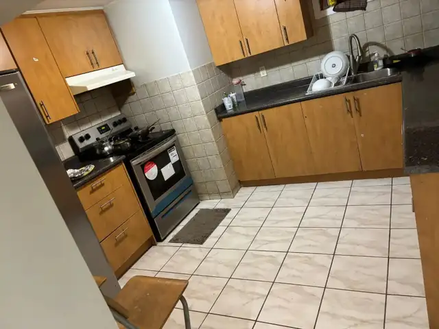 Furnished room available for girls in Room Rentals & Roommates in City of Toronto - Image 4