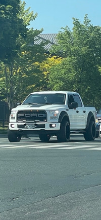 2017 ford f150 xlt 5.0L