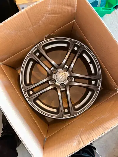 Great condition Audi rims Came off Audi a5 17x7.5 Looking for 500 or best offer