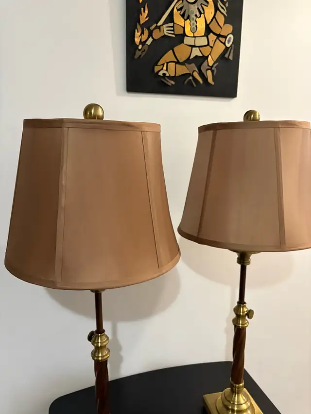 Pair of Vintage Brass and Wood Table Lamps in Indoor Lighting & Fans in City of Toronto - Image 8