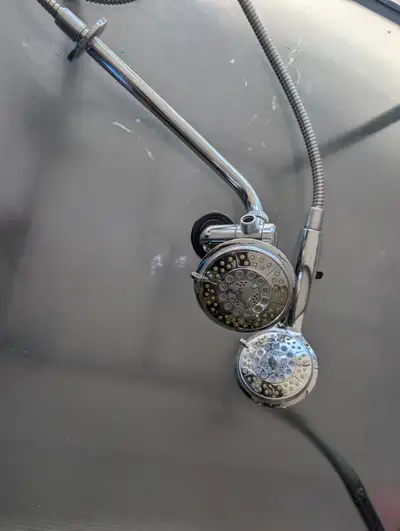 Twin shower head Combo/Combinaison de deux pommes de douche, View more