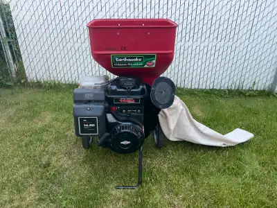 Earthquake Chipper Shredder 305cc 10hp with bag hardly used. Starts and runs perfectly 1 pull.