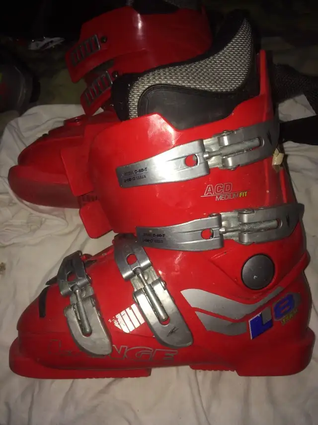 Over 15 pair: downhill ski boots in Ski in Kingston - Image 8