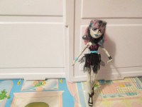 Monster High Rochelle Goyle Zombie Shake 2014
