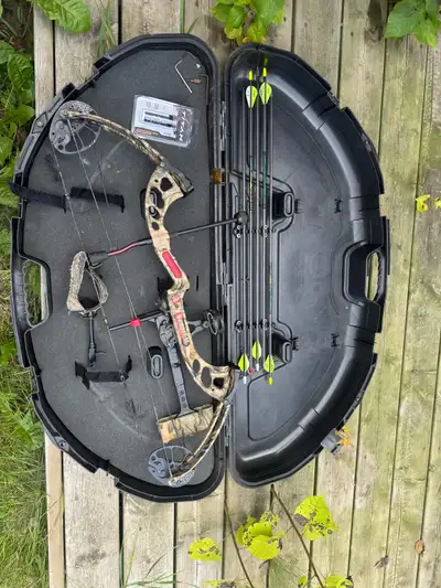 Good youth or beginner bow, comes with arrows and release. Adjustable draw weight and draw length. W...