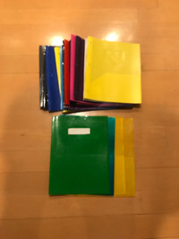 34 plastic duotang folders -  34  dossiers en plastique  - do