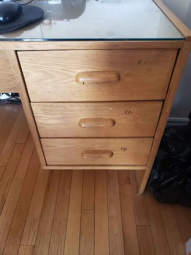 Wooden Desk with Glass Top in Desks in Ottawa - Image 5