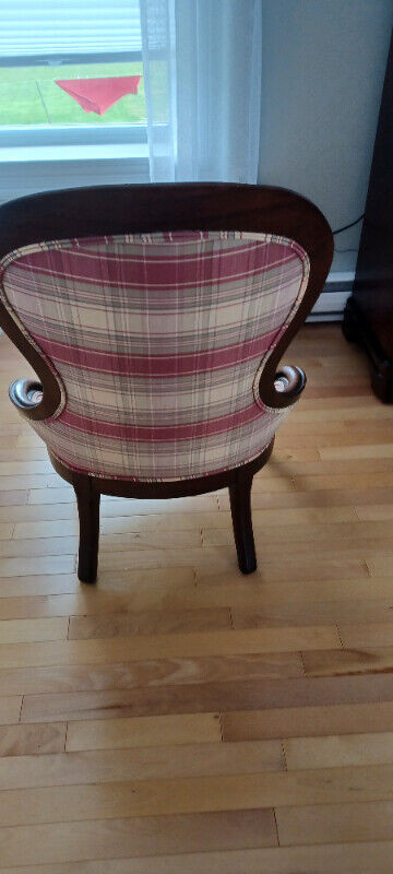 Beautiful Antique chairs in Chairs & Recliners in Charlottetown - Image 3