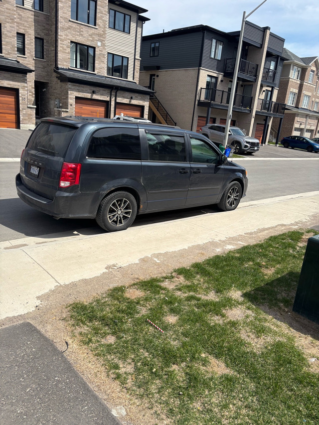 2013 Grand Caravan in Cars & Trucks in Barrie - Image 3