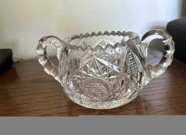 Antique Crystal Pinwheel Dish in Kitchen & Dining Wares in City of Montréal - Image 3