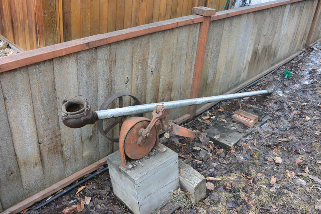 vintage well pump jacks in Hand Tools in Kamloops - Image 3