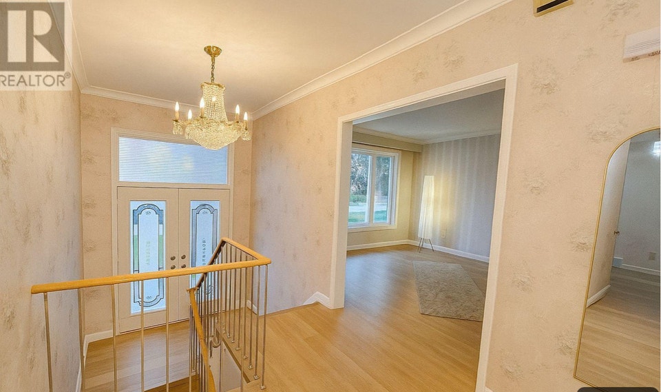 For Sale by Owner | Detached 3-Bedroom Bungalow  Bayview Village, photo 4 of 10