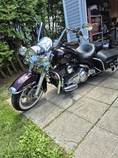 aussi vien avec fairing neuf, un siege neuf original,set de muffler screaming eagle, dossier avant e...