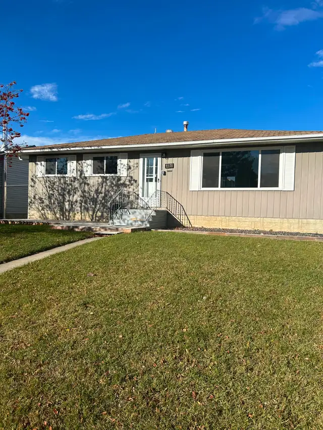 3 Bedroom plus den 2 bathroom house for rent in Stony Plain