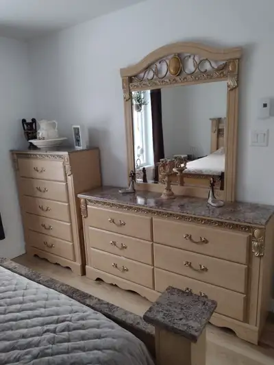 Grand 5 1/2 lumineux internet inclus thermopompe murale bain et douche séparés échangeur d'air cuisi...