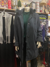 Ladies winter jacket, removable hoodie, size large 
