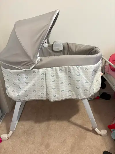 Baby bassinet Smoke free home Clean Pick up only Includes bassinet sheet (as pictured) 50$ binbrook...
