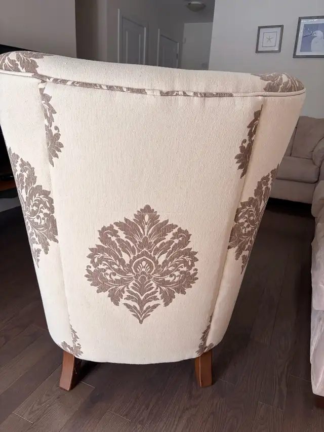 Elegant Accent Armchair – Solid Wood Legs  in Chairs & Recliners in Markham / York Region - Image 4