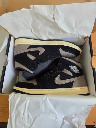 Brand New Nike Air Jordan 1 Mid SE Black/Olive Grey Mens 9, View more