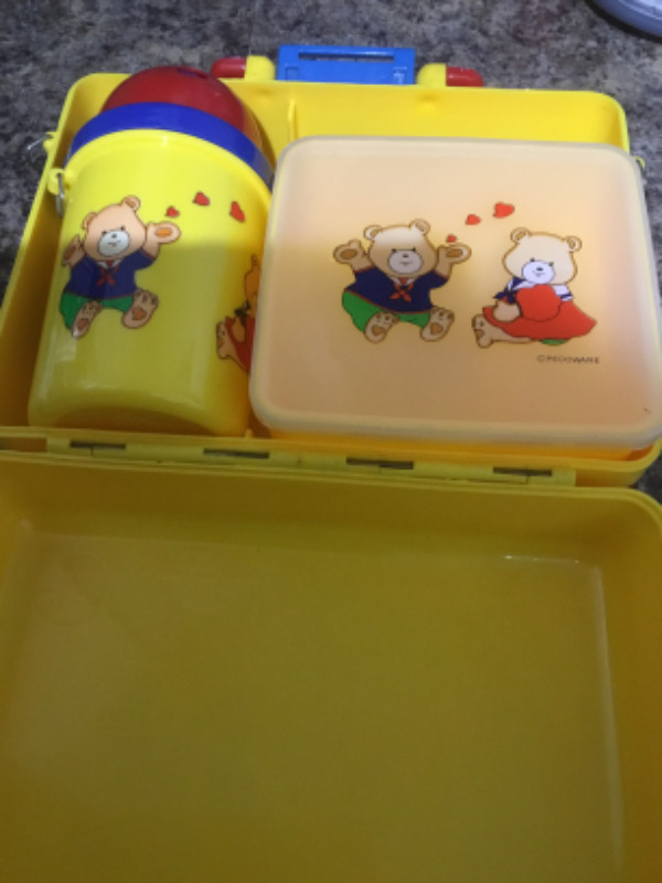 Pecoware Lunchbox by Sheng and Jiumn I in Arts & Collectibles in Markham / York Region - Image 3