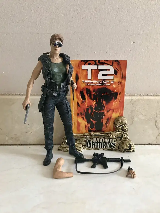 TERMINATOR 2 JUDGMENT DAY SARAH CONNOR MOVIE MANIACS FIGURE