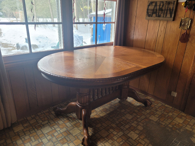 Dining Room Table in Dining Tables & Sets in Kawartha Lakes
