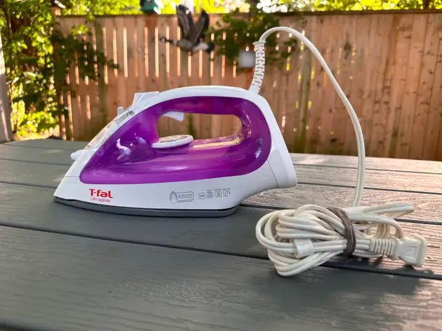 1800W • Iron & Garment Steamer • Excellent Condition