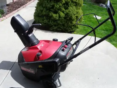 Craftsman 208CC Snow Blower - 21inch path - electric or pull start in great condition. $140.00 or B....