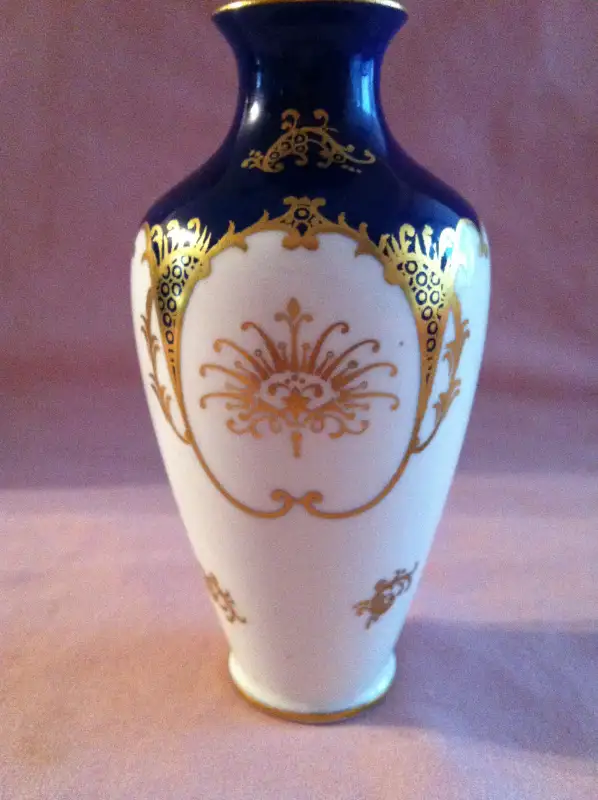 ANTIQUE COALPORT VASE in Arts & Collectibles in Barrie - Image 4
