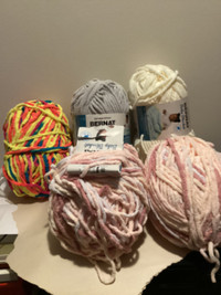 4 skeins of bernat baby blanket yarn & 1 blanket yarn
