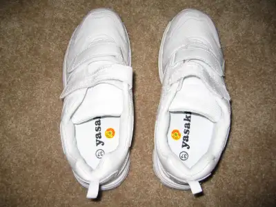 Brand: Yasaki Size: US 7 Color: White Condition: Brand new Pick up at Yonge & Finch area