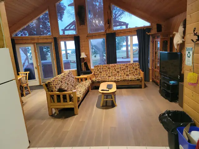 Lakefront Cottage - Lake MB - 2-night minimum in Manitoba in Canada - Image 4