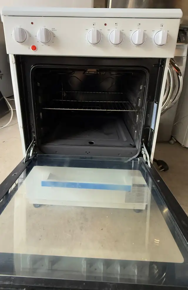 24” DANBY STOVE ELECTRIC COIL TOP APARTMENT SIZE in Stoves, Ovens & Ranges in City of Toronto - Image 3