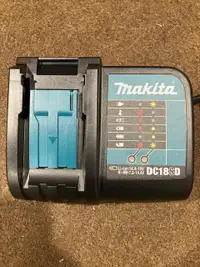 Chargeur à batteries Makita
