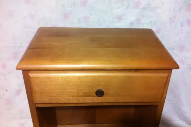 Meuble de Chevet en bois idéal pour chambre d'enfants in Dressers & Wardrobes in Québec City - Image 9