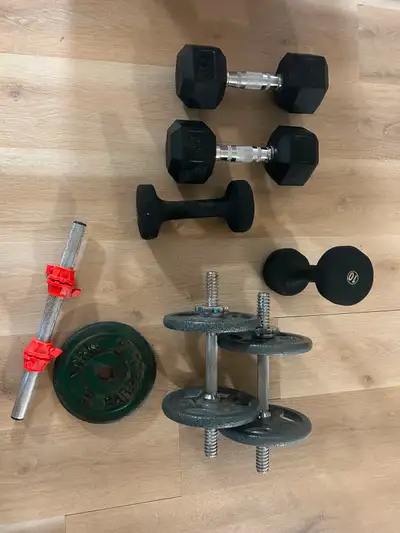 3 sets d’haltères /. 3 sets of dumbells, View more