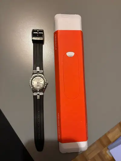 Montre Swatch noir avec zircon, View more