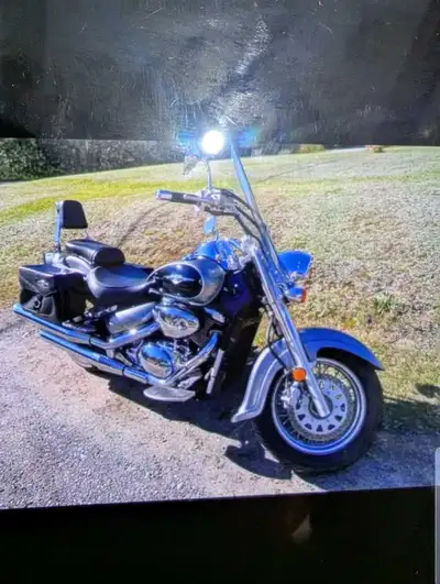 Belle machine comme neuve toujours mis a l abris avec toile de protection