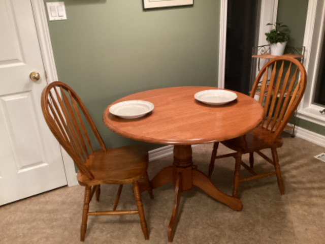 Kitchen table and chairs in Dining Tables & Sets in Kawartha Lakes