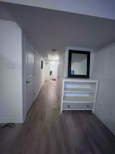 Située à la Place du Musée des sur le plateau, le studio se trouve au sous-sol d’une maison de ville...