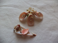 Vintage brooches shell