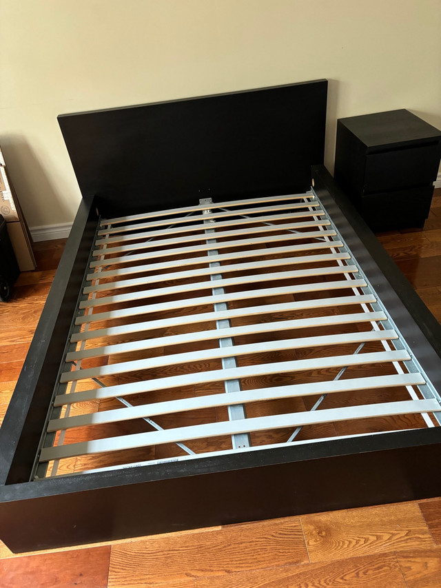 Base de lit Ikea Malm DOUBLE / FULL Bed Frame dans Lits et matelas  à Ville de Montréal