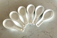 Set of Asian soup spoons (porcelain)