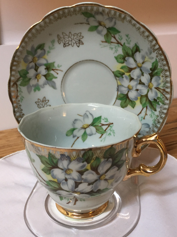 Magnifiques tasses de fine porcelaine dans Art et objets de collection  à Ville de Montréal - Image 2