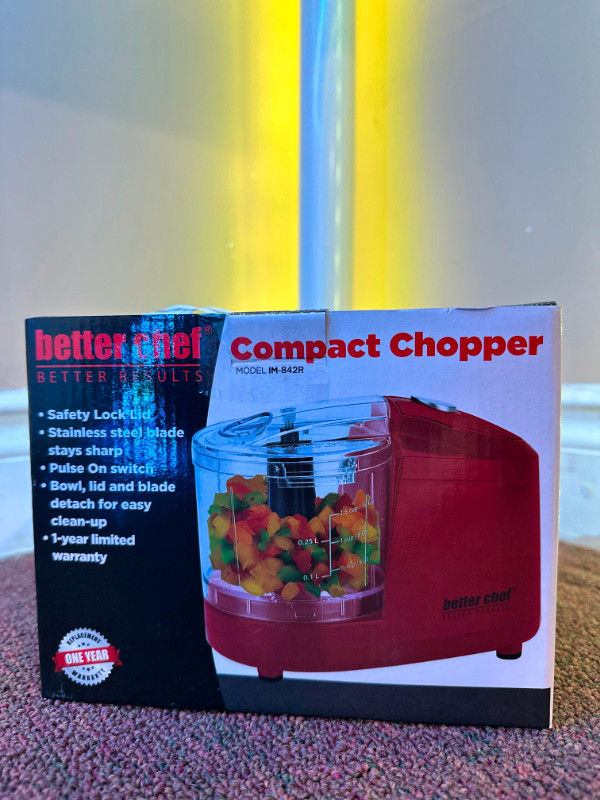 Compact 12 oz. Red Mini Chopper in Processors, Blenders & Juicers in City of Toronto - Image 2