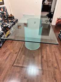 Gorgeous Glass Dining Room Table. Excellent condition!