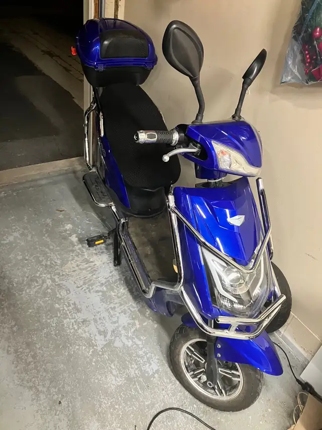 EMMO E-bike Hornet in eBike in Kingston - Image 2