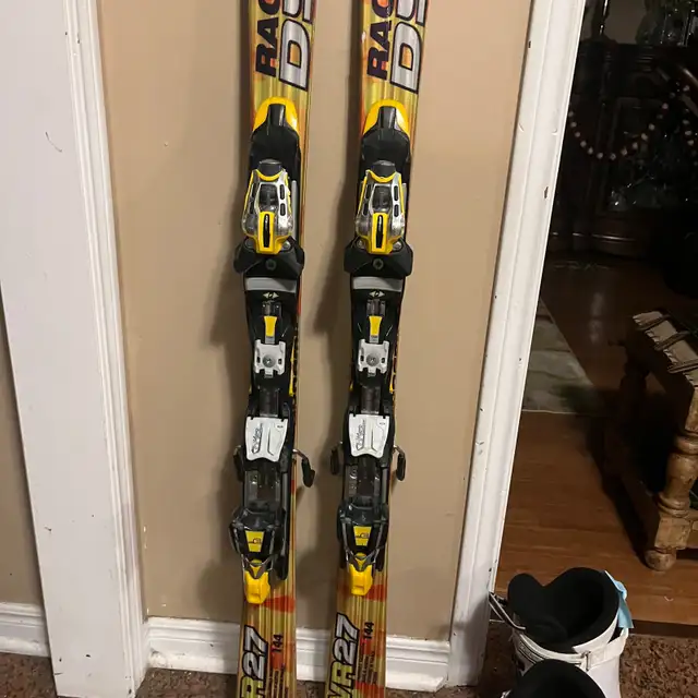 143 Dynamic Slalom ski with boots  in Ski in Markham / York Region - Image 4